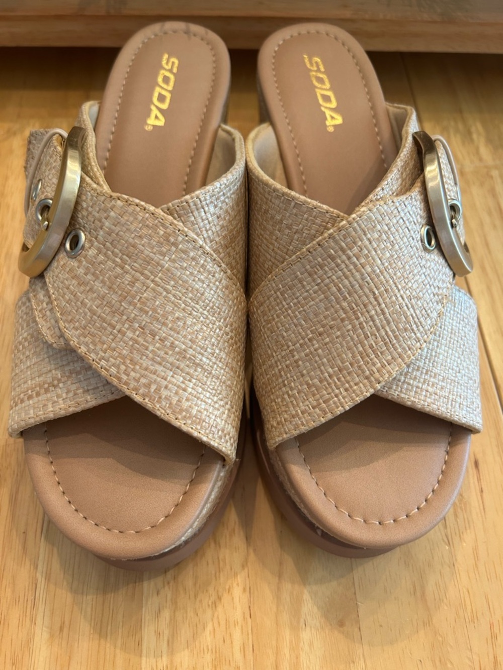 SODA Women’s Woven Cross-Band Sandals Beige Platform Tweed large Buckle 8.5